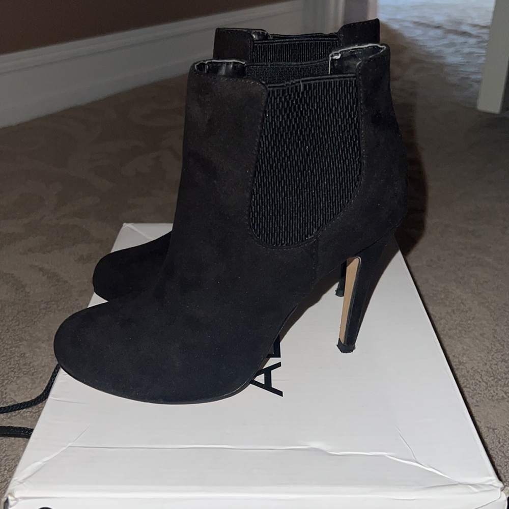 Boots - Picture 3 of 4
